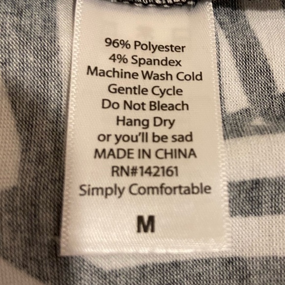 𝅺LULAROE Irma Short Sleeve Top - Picture 8 of 8